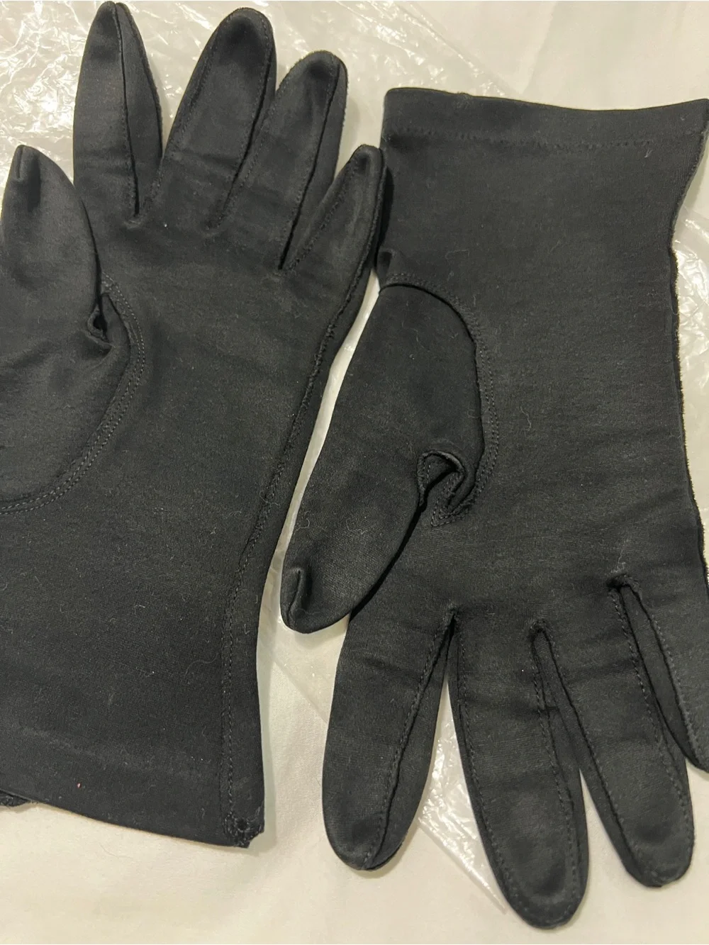 Vintage 50s/60s short black suede scalloped gloves size 6.5 like new